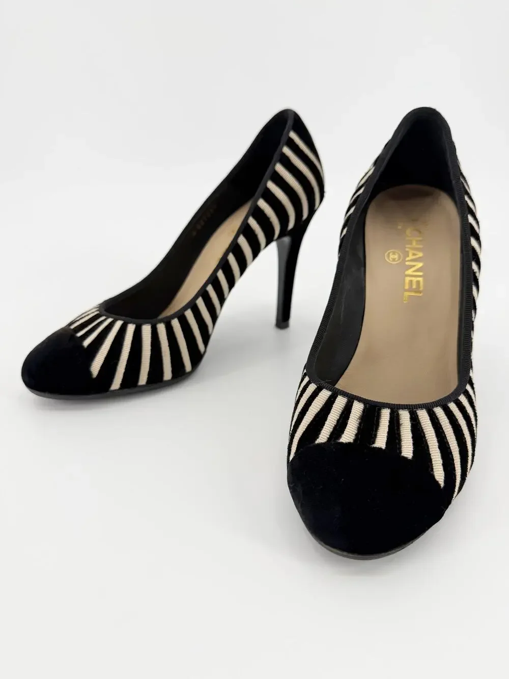 Chanel Pumps Striped Velvet Cap Toe Interlocking CC Logo Black White 39.5 9.5